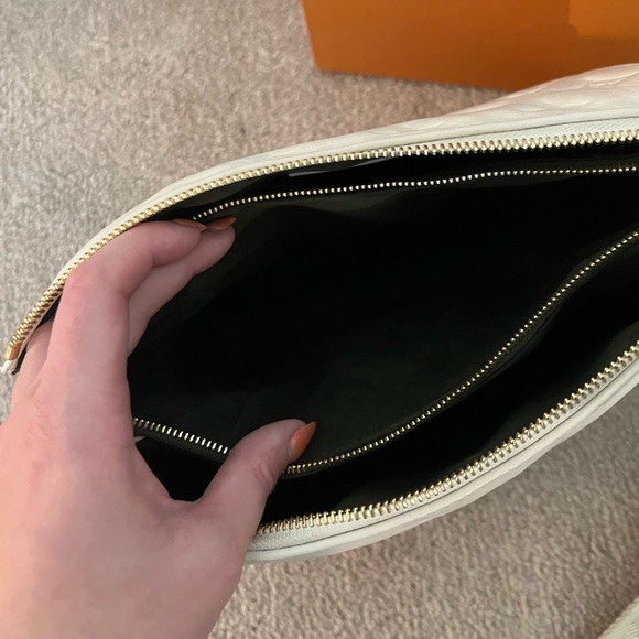 Louis Vuitton White Coussin Bag - Picture 6 of 11